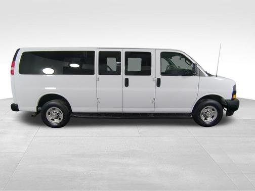 2022 Chevrolet Express 3500 LS