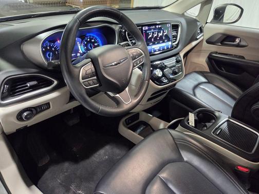 2023 Chrysler Pacifica Touring-L