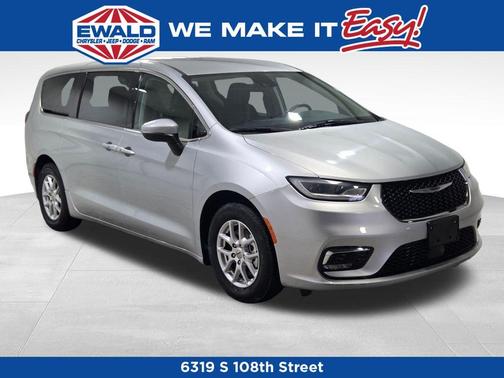 2023 Chrysler Pacifica Touring-L