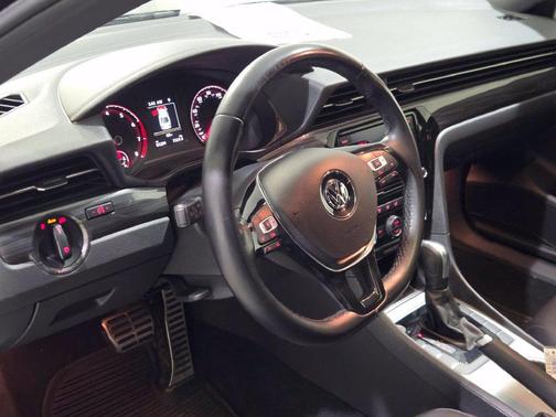 Deep Black Pearl Effect 2021 Volkswagen Passat 2.0T R-Line