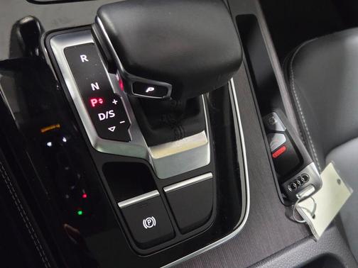 2022 Audi Q5 45 S line quattro Premium