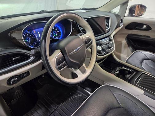Granite Crystal Clearcoat Metallic 2021 Chrysler Pacifica Limited