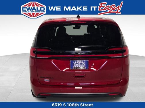 2026 Chrysler Pacifica Select