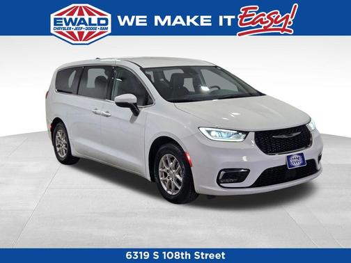 2023 Chrysler Pacifica Touring-L