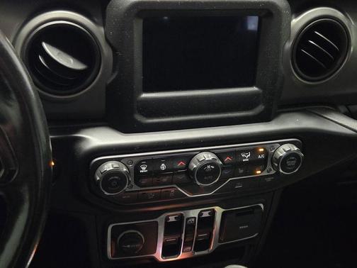 Bright White Clearcoat 2021 Jeep Gladiator Sport