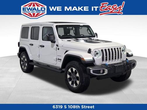 Bright White Clearcoat 2022 Jeep Wrangler Unlimited Sahara