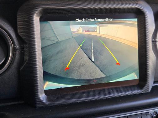 Bright White Clearcoat 2022 Jeep Wrangler Unlimited Sahara