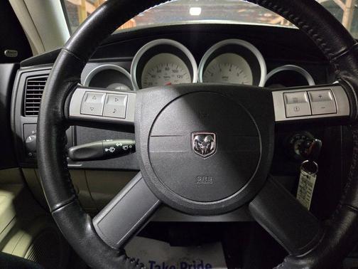 Inferno Red Crystal Pearlcoat 2005 Dodge Magnum R/T