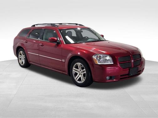 Inferno Red Crystal Pearlcoat 2005 Dodge Magnum R/T