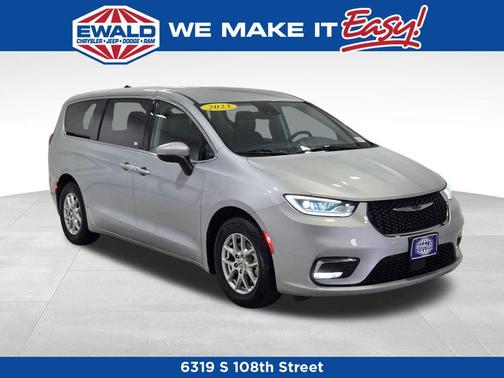 2023 Chrysler Pacifica Touring-L