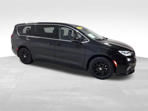 2023 Chrysler Pacifica Touring-L