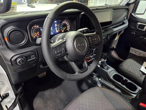 Bright White Clearcoat 2026 Jeep Gladiator Mojave