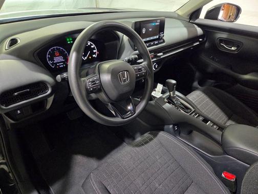 Crystal Black Pearl 2024 Honda HR-V LX