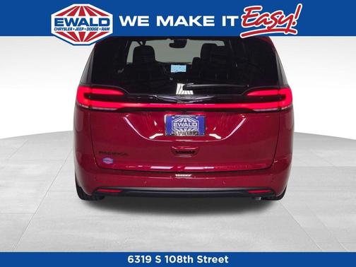 2026 Chrysler Pacifica Select