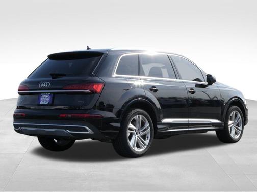 2022 Audi Q7 45 Premium