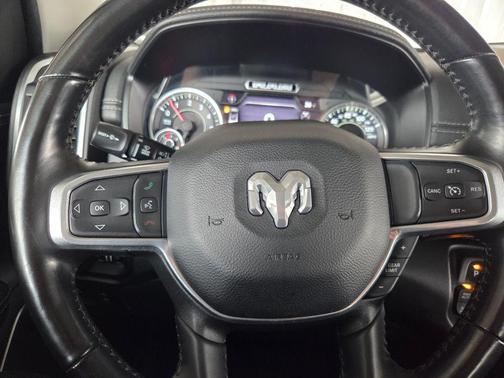 Bright White Clearcoat 2022 RAM 1500 Laramie