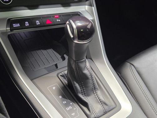 2024 Audi Q3 45 S line Premium