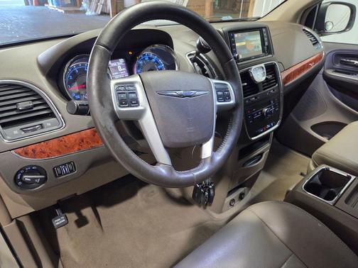 2015 Chrysler Town & Country Touring