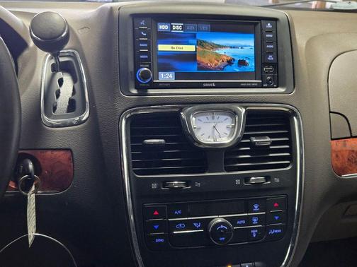 2015 Chrysler Town & Country Touring