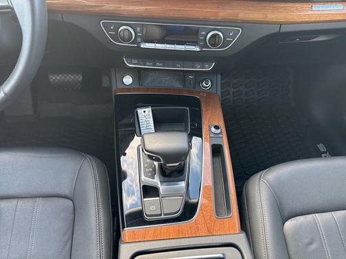 2022 Audi Q5 45 S line quattro Premium