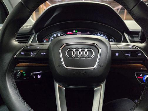 2022 Audi Q5 45 S line quattro Premium