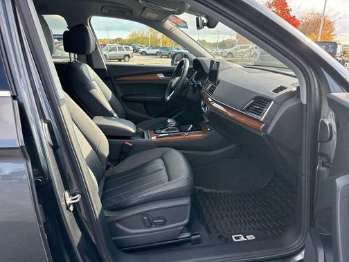 2022 Audi Q5 45 S line quattro Premium
