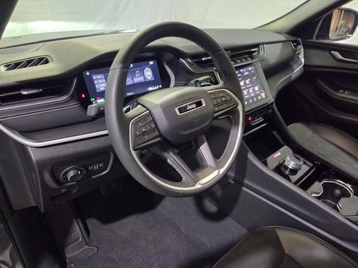 Metallic 2023 Jeep Grand Cherokee Altitude