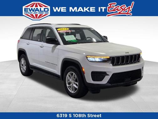 Bright White Clearcoat 2024 Jeep Grand Cherokee Laredo X