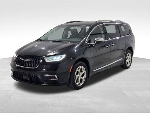 Brilliant Black Crystal Pearlcoat 2021 Chrysler Pacifica Limited