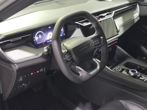 Silver Zynith Clearcoat 2026 Jeep Cherokee LAREDO/LIMITED