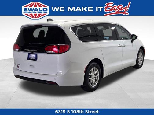 2026 Chrysler Voyager LX