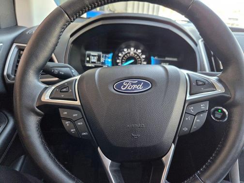 Black Metallic 2023 Ford Edge SEL