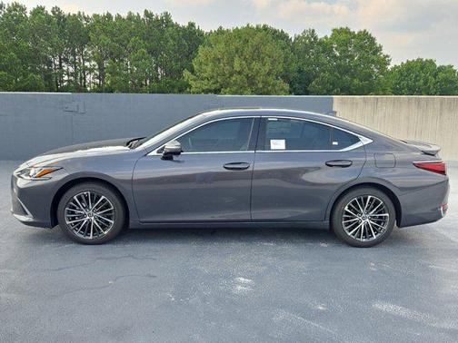 2025 Lexus ES 300h Base