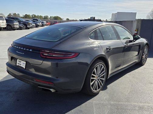 2017 Porsche Panamera 4