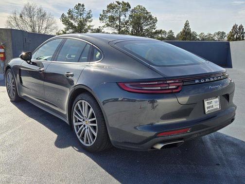 2017 Porsche Panamera 4