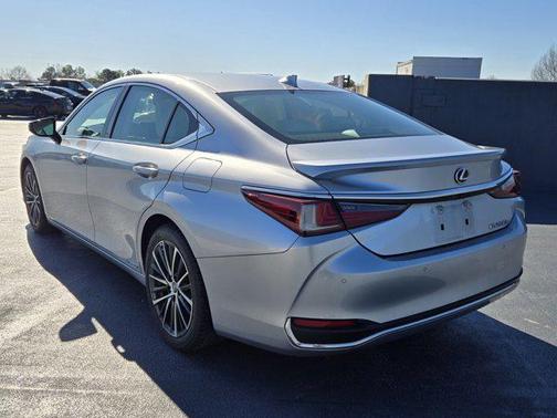 2022 Lexus ES 300h Base