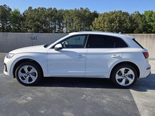 Ibis White 2021 Audi Q5 45 Premium Plus