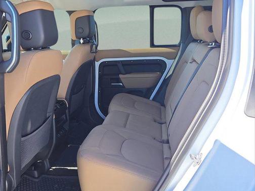 2025 Land Rover Defender 110 P300