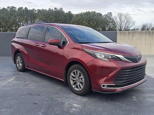 2024 Toyota Sienna XLE