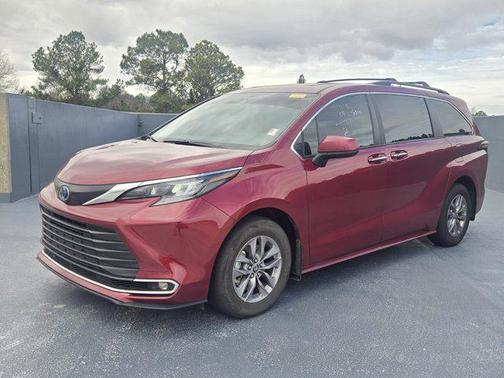 2024 Toyota Sienna XLE
