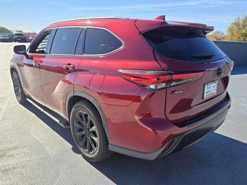 2022 Toyota Highlander Platinum