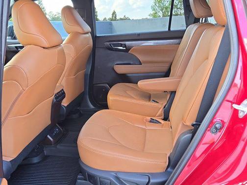 2022 Toyota Highlander Platinum