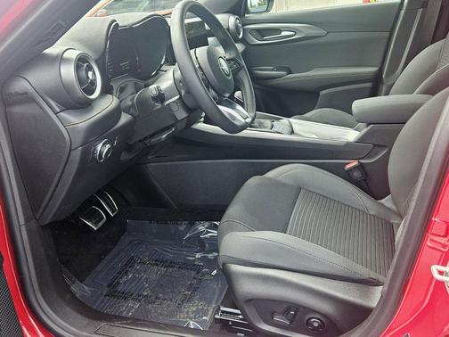 Alfa Rosso 2025 Alfa Romeo Tonale EAWD