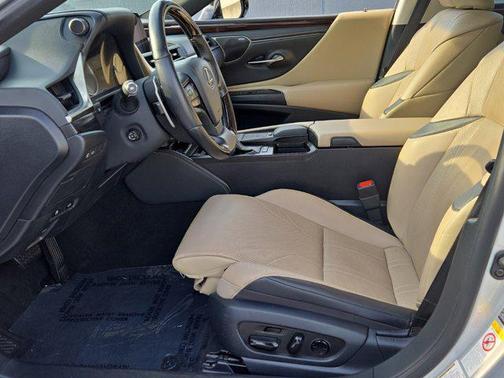 2019 Lexus ES 300h Ultra Luxury