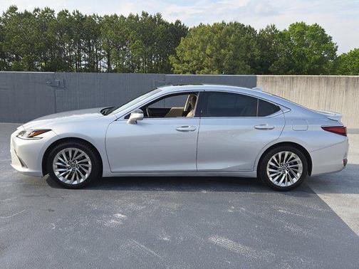 2019 Lexus ES 300h Ultra Luxury