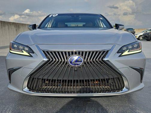 2019 Lexus ES 300h Ultra Luxury