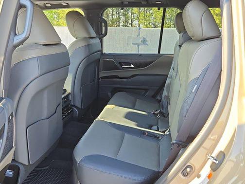 2025 Lexus LX 700h Overtrail