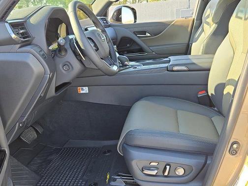 2025 Lexus LX 700h Overtrail