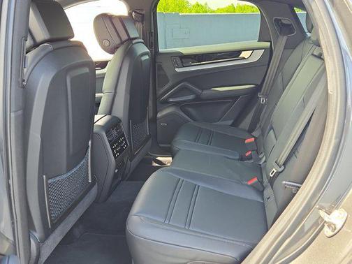 2024 Porsche Cayenne S