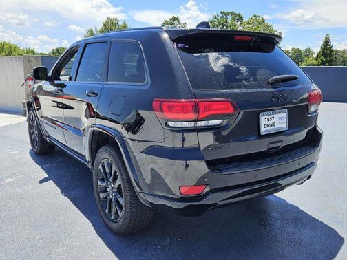 2022 Jeep Grand Cherokee Laredo